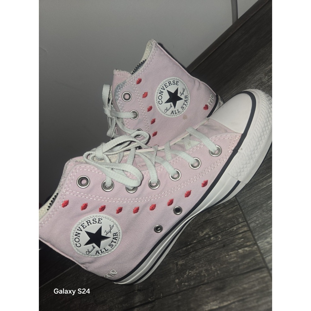 Converse Valentine Kisses Lips All Star Chuck Taylor Hi Top Sneaker Women's 6.5